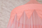 2020 nuevo producto mosquiteras cónicas con dosel de cama rosa con bolas de algodón