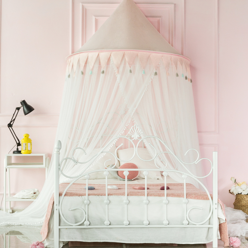 Toldos modificados para requisitos particulares de la cama de la red de la cama de los niños de las bolas de las banderas rosadas para la cama de las muchachas