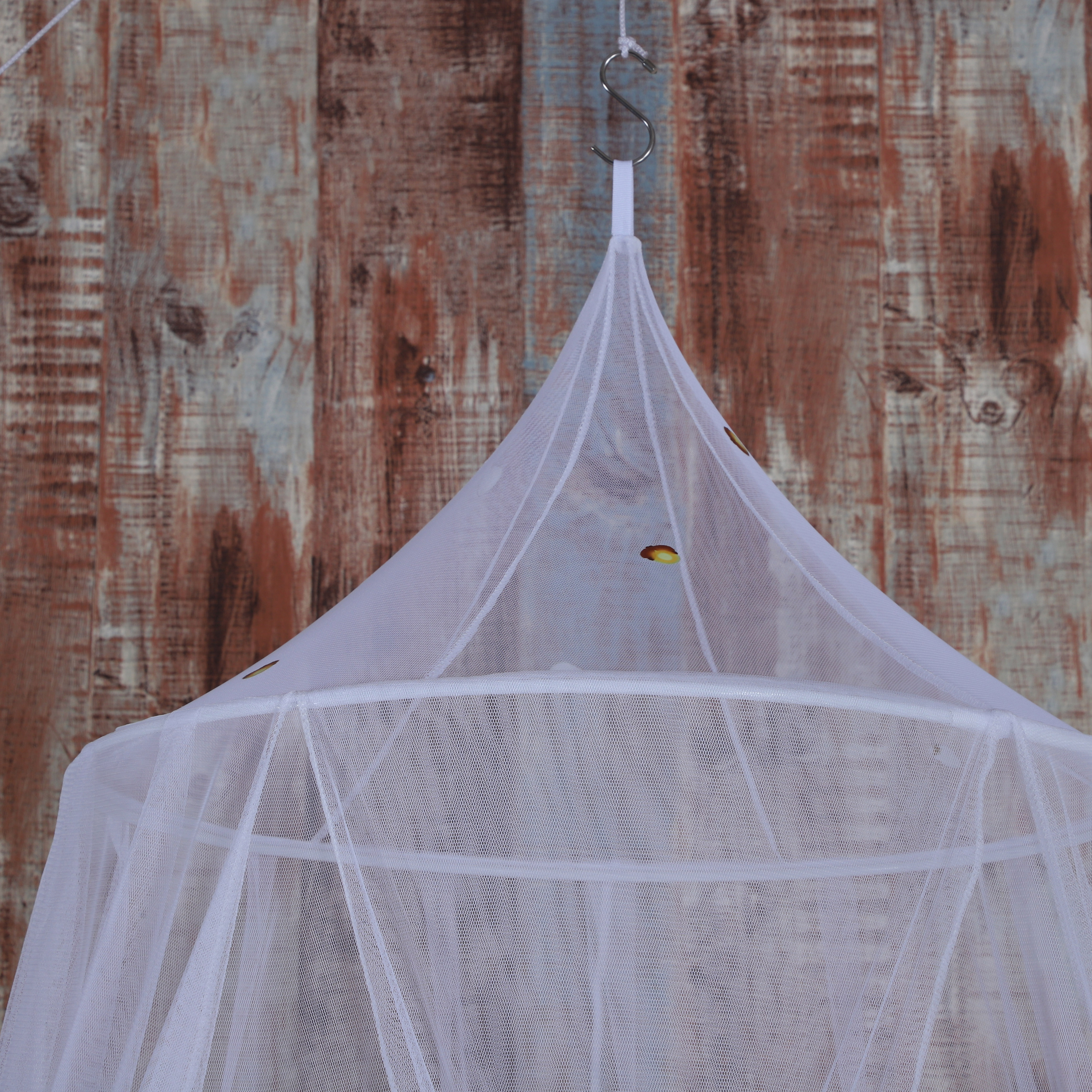 2020 nuevo diseño 100% poliéster blanco que crece en la mosquitera de luciérnaga oscura