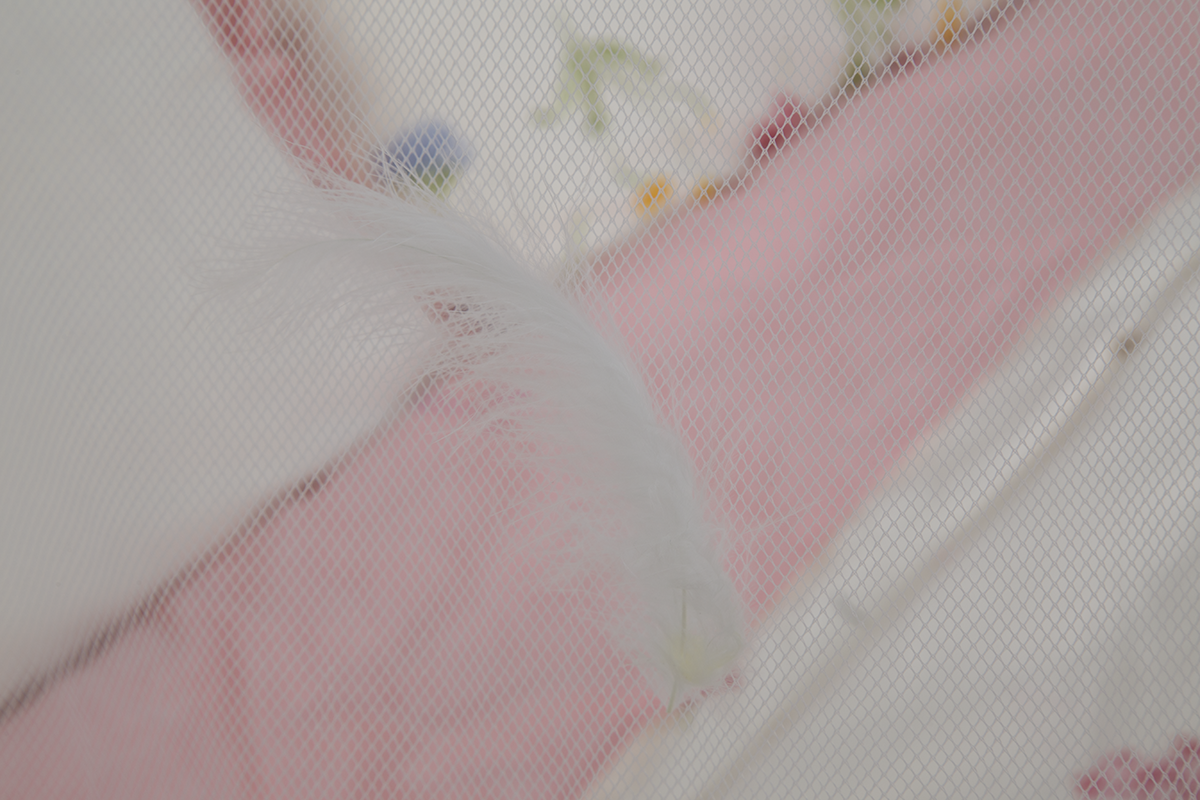 Elegante pluma blanca redonda decorar cama dosel cortina de red