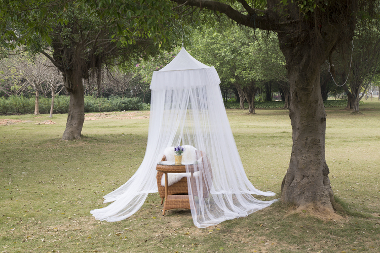 Elegantes cuatro mosquiteros de esquina, cama cuadrada, toldo, cortina, redes al aire libre